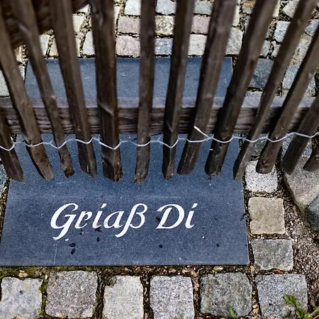 Guggis Boarding Inkl Buero Apartamento
